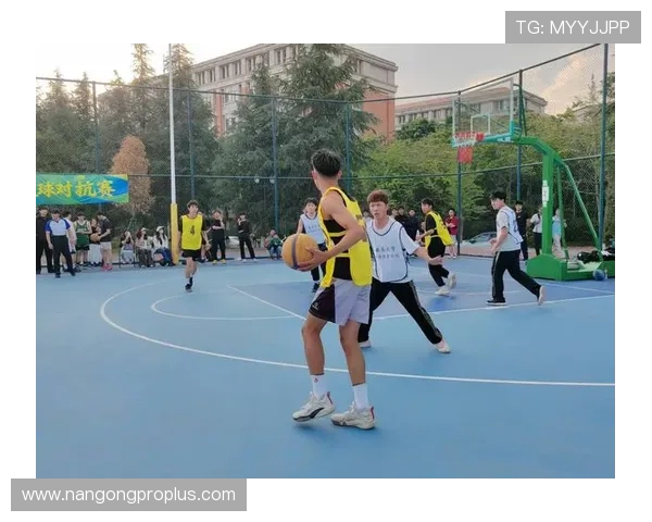 燃情赛场:篮球球队的荣耀征程与团队精神全景揭秘 燃情赛场:篮球球队的荣耀征程与团队精神全景揭秘